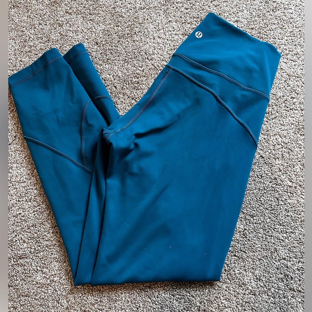 Lululemon Size 8
23 inch Inseam
GUC